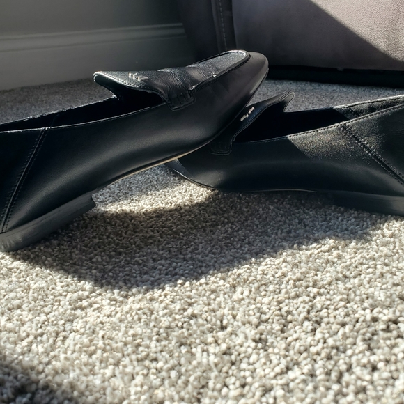 Euc Black Flats - Picture 4 of 7